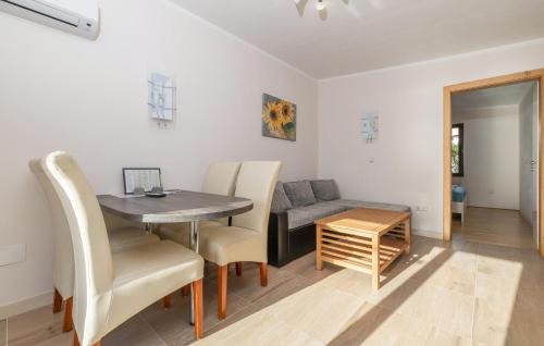 Cesarica Apartment | Stunning Apartment In Nova Cesarica