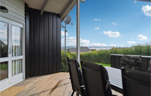 Ronde Apartment | Stunning Apartment In Rønde With Sauna