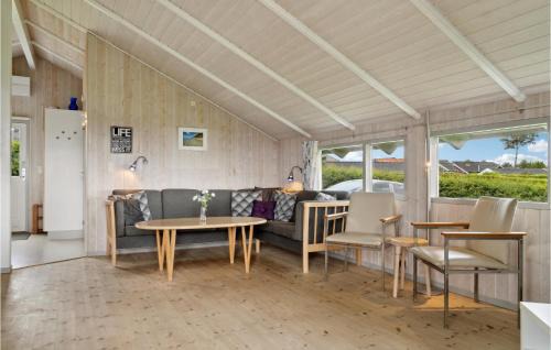 Ronde Apartment | Stunning Apartment In Rønde With Sauna