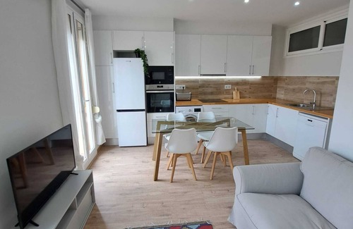 Vallcarca i els Penitents Apartment | Stunning apartment with balcony and fully equipped.