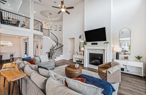 Austin House | Stunning Austin Home with Office and Yard