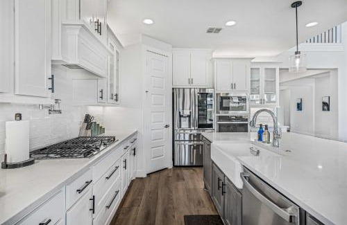 Austin House | Stunning Austin Home with Office and Yard