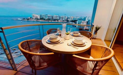 Il-Balluta Apartment | Stunning beachfront apartment in St Julians