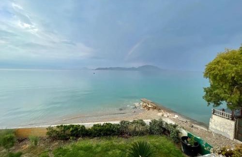 Nerantza Apartment | Stunning Beachfront Apartment Strátos