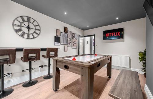 Bolton House | Stunning Bolton Abode - Sleeps 6 - Games Room & Free Parking