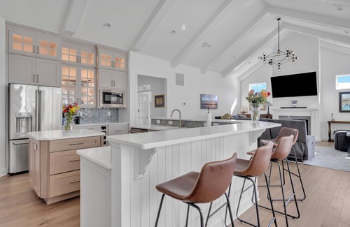 Milton House | Stunning brand new single family home for exquisite, luxurious summer retreat.