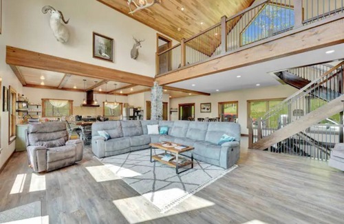 Driftwood House | Stunning Bugle Hollow Lodge