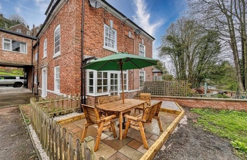 Bridgnorth House | Stunning Central House in Bridgnorth w Parking by PureStay
