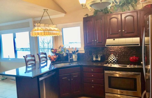 Port Republic House | Stunning Chesapeake view from almost ever room, private 15 home community beach, fossils, 450 pier