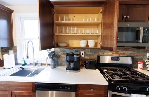 South Side Flats Apartment | Stunning City View! Sleeps 10. Kids Game Room and Large Rooftop.