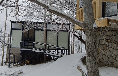 Hunza Ski Chalet | Stunning Cliff-edge 2-bedroom Chalet in Karimabad