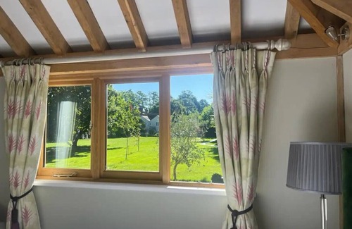 Longparish House | Stunning contemporary oak-framed village barn