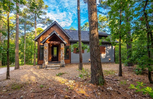 Broken Bow Cabin | Stunning copper tub room, outdoor Jacuzzi with view of Pine Lake