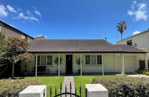 Walkerville House | Stunning Cottage on Warwick - 4Bdrm Home - Near City