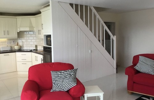 Schull House | Stunning cottage, overlooking Harbour
