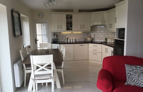 Schull House | Stunning cottage, overlooking Harbour