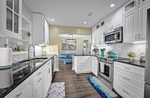 Tropic Palms House | Stunning Delray Waterfront Oasis Heated Pool, Spa, Canal, Huge Patio, Pool Table