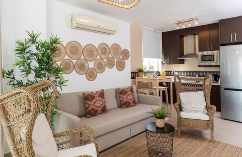 Torrequebrada Apartment | STUNNING DESIGNER APARTMENT, WIFFI, POOL AND SEA VIEWS