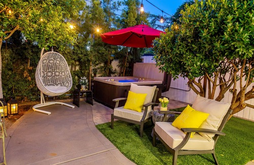 Hillcrest Condo | Stunning Dream Studio in Hillcrest! Hot Tub Parking AC Grill WashDryer KingBed