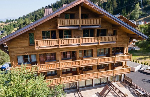 Meribel Apartment | Stunning Duplex Apartment near Morel Chairlift in Méribel, 4 Bedrooms, South-facing Balcony