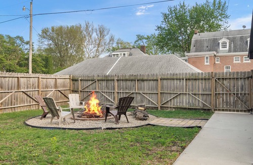 Waterloo House | Stunning Family Getaway - 4 Queens + 2 Twin Beds