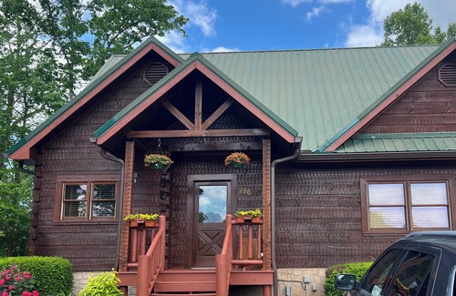 Tazewell Condo | Stunning Family Retreat overlooking Golf Course