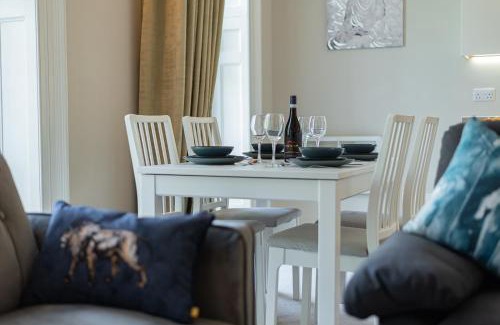 Reading Apartment | Stunning flat next to town centre Long-stay discount