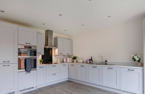 Castle Donington House | Stunning Four Bed Home | Free Parking and Wi-Fi
