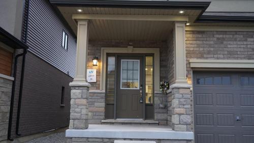 County of Brant House | Stunning fully furnished detached house 4 Bed Retreat, with complete privacy and comfort, WiFi & Full Kitchen