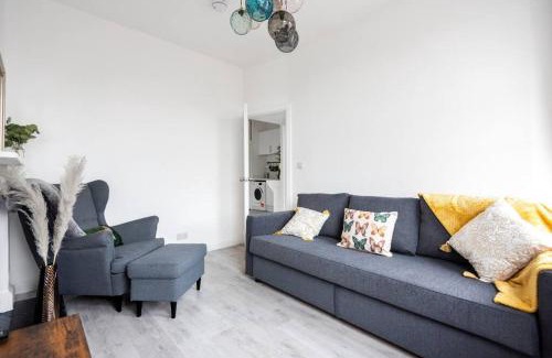 Twickenham Riverside Apartment | Stunning Gem of Twickenham