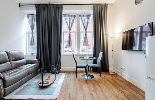 Glasgow Apartment | Stunning Ground Floor Flat in SouthSide.