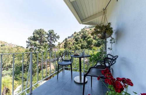 Hollywood Hills West House | Stunning Hollywood Midcentury Modern-Views-Best Location!