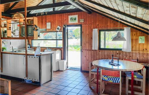 Anholt House | Stunning Home In Anholt With Kitchen