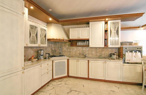 Carrara House | Stunning home in Codena