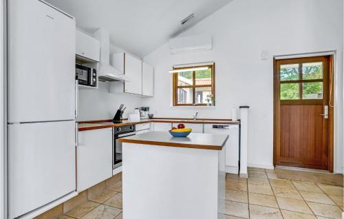 Rendbjerg House | Stunning Home In Egernsund With Kitchen
