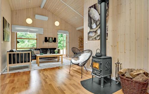 Krejbjerg House | Stunning Home In Ejstrupholm With Wifi