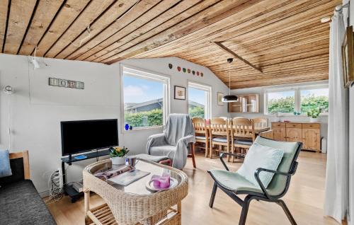 Sjaelborg House | Stunning Home In Esbjerg V With Wifi
