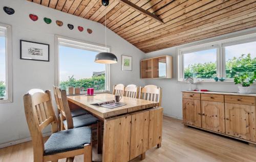 Sjaelborg House | Stunning Home In Esbjerg V With Wifi