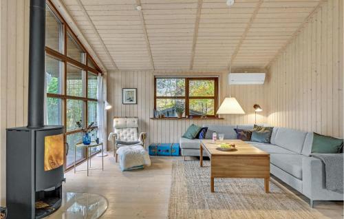 Farvang House | Stunning Home In Fårvang With Wifi