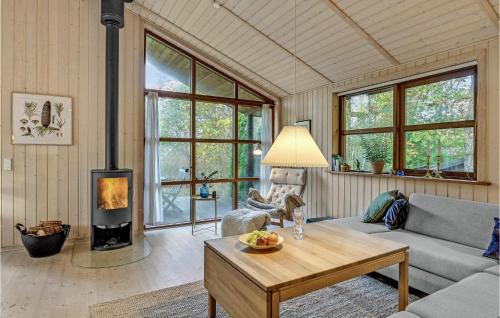 Farvang House | Stunning Home In Fårvang With Wifi