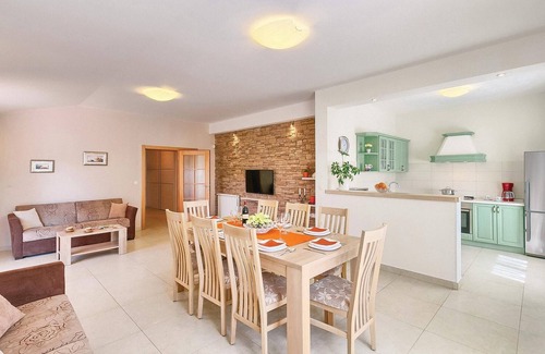 Valbandon House | Stunning home in Fazana with WiFi