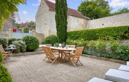 Fontaine-Henry House | Stunning Home In Fontaine-Henry