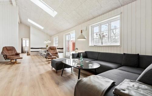 Fjellerup House | Stunning Home In Glesborg With Sauna