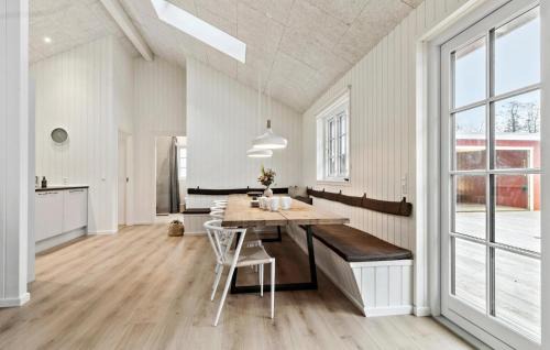 Fjellerup House | Stunning Home In Glesborg With Sauna