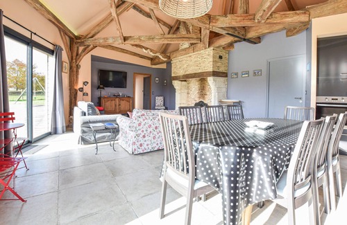 Hattenville House | Stunning home in Hattenville with WiFi