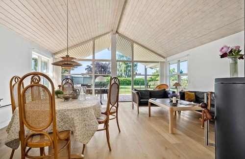Hejsager Strand House | Stunning home in Haderslev with kitchen