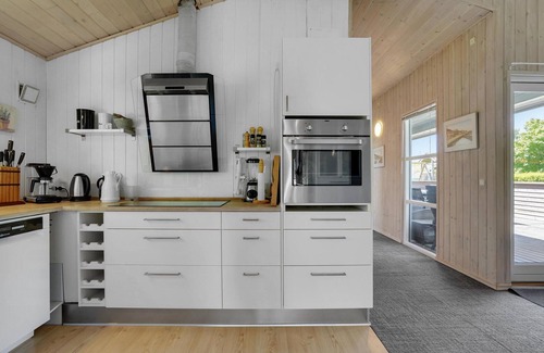Pøt Strandby House | Stunning home in Juelsminde with WiFi