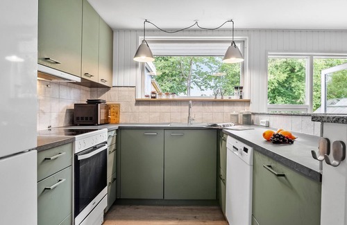 Pøt Strandby House | Stunning home in Juelsminde with WiFi