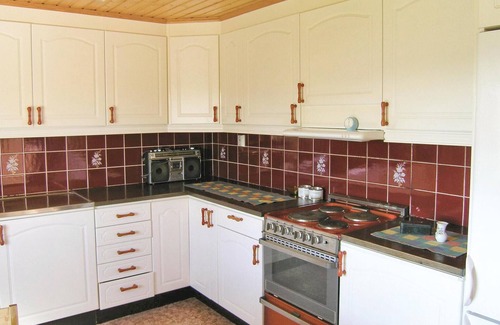 Kalv House | Stunning home in Kalv with kitchen