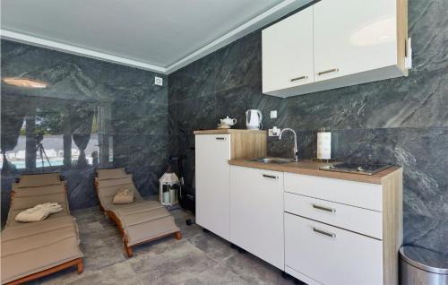 Kapela House | Stunning Home In Kapela With Kitchen